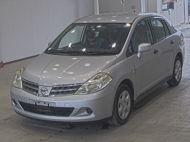 20335 Nissan Tiida latio SC11 2012 г. (ARAI Oyama VT)